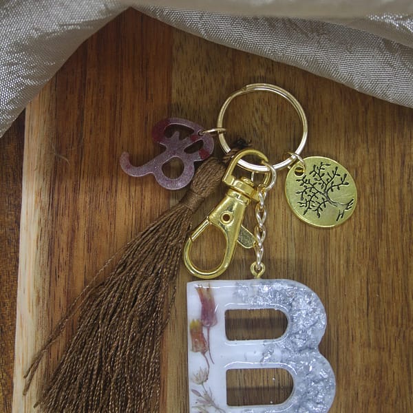 Letter B Resin Keyholder – Bold Grace & Timeless Beauty