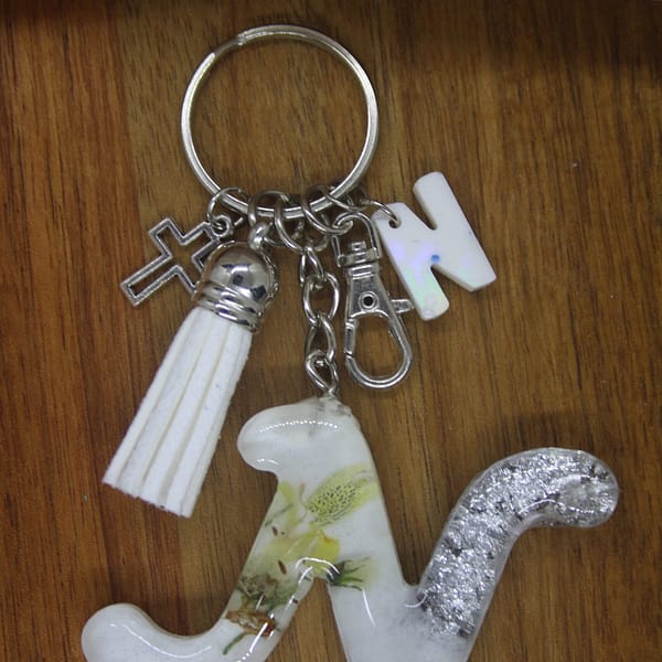 Letter N Resin Keyholder – White & Silver Elegance