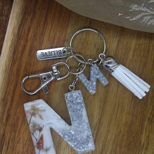 Letter N Resin Keyholder – White & Silver Elegance