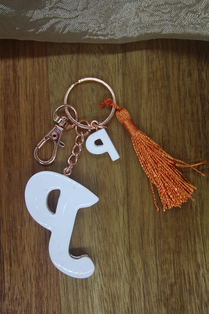 Letter P Resin Keyholder – Poise, Warmth & Radiance - Image 3