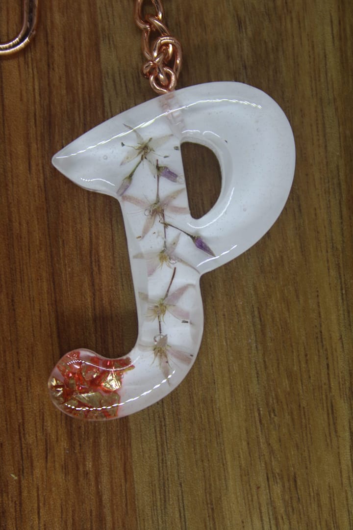 Letter P Resin Keyholder – Poise, Warmth & Radiance - Image 2